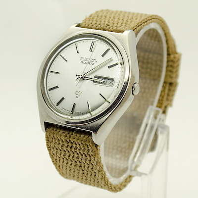 Наручные часы Seiko кварцевые с серебряным циферблатом
