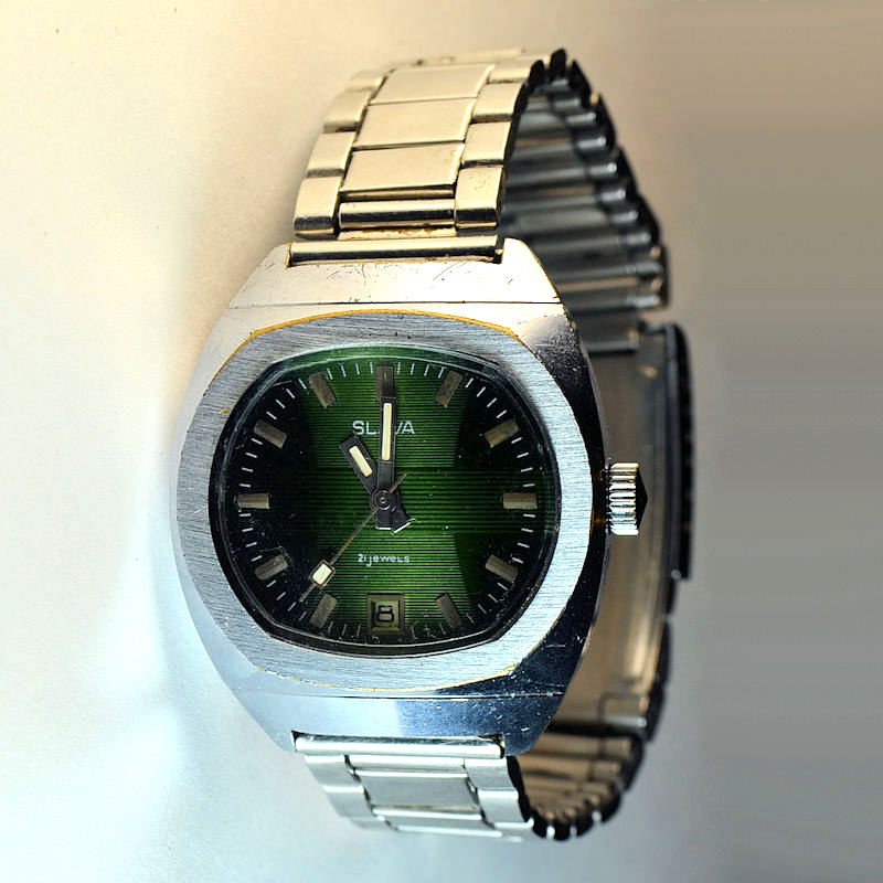 Фото советских часов Слава с зеленым циферблатом